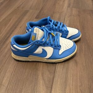 women nike dunks. NOT FOR SALE